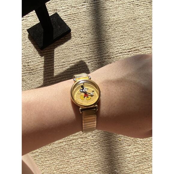 Vintage Pulsar Quartz Walt Disney Mickey Mouse Wrist Watch Needs Battery - Picture 1 of 4